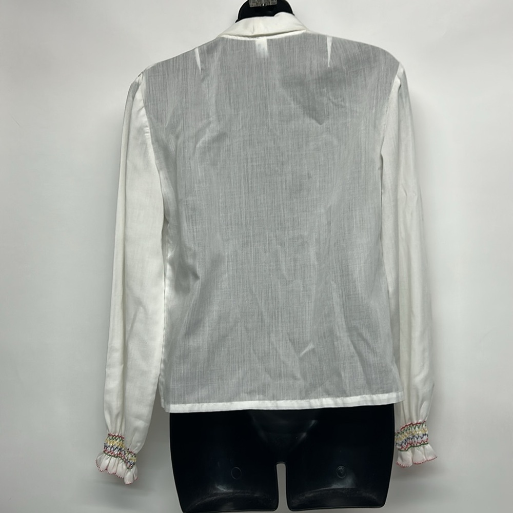 Embroidered White Blouse with Floral Design small vintage handbestickt - Picture 6 of 8